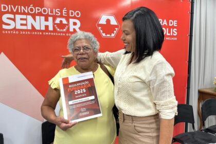 Prefeitura de Divinópolis entrega títulos de imóveis a 27 famílias e garante dignidade