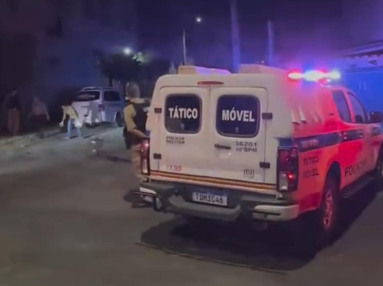 Entregador de delivery morre em grave acidente entre carro e moto em Nova Serrana