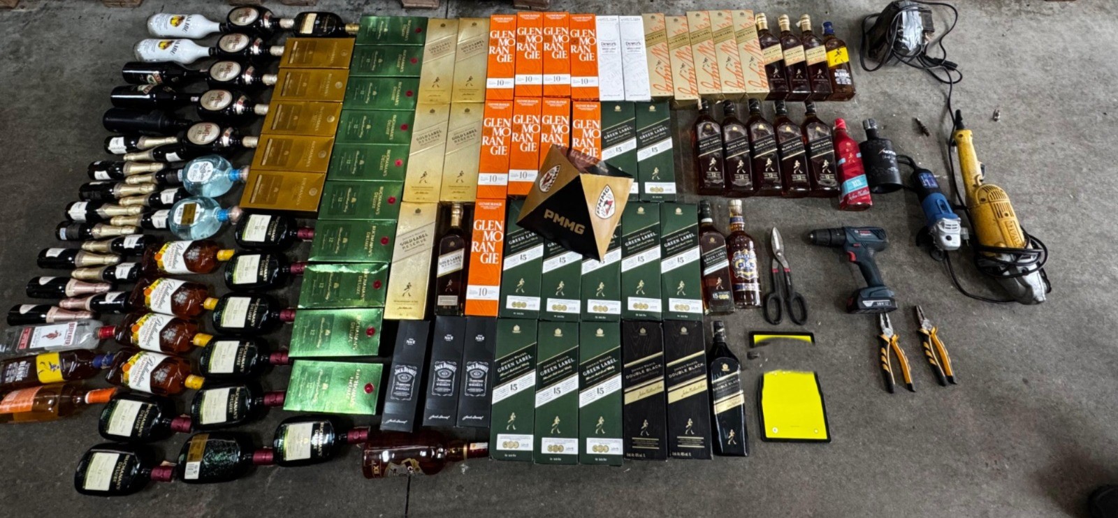 PM recupera grande quantidade de produtos furtados em supermercado de Carmo do Cajuru