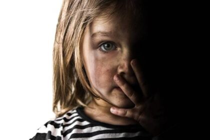 Professora é indiciada por maus-tratos a crianças de creche municipal em Arcos