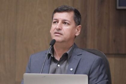 Vereador Rodyson do Zé Milton repudia decisão que libera placas solares no Lago das Roseiras