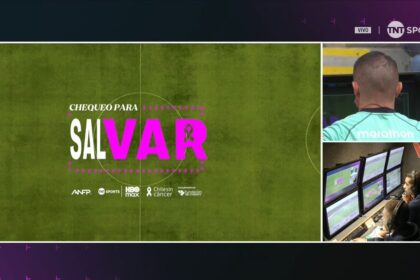 Vídeo Outubro Rosa ganha destaque no futebol chileno com uso do VAR em ação de conscientização