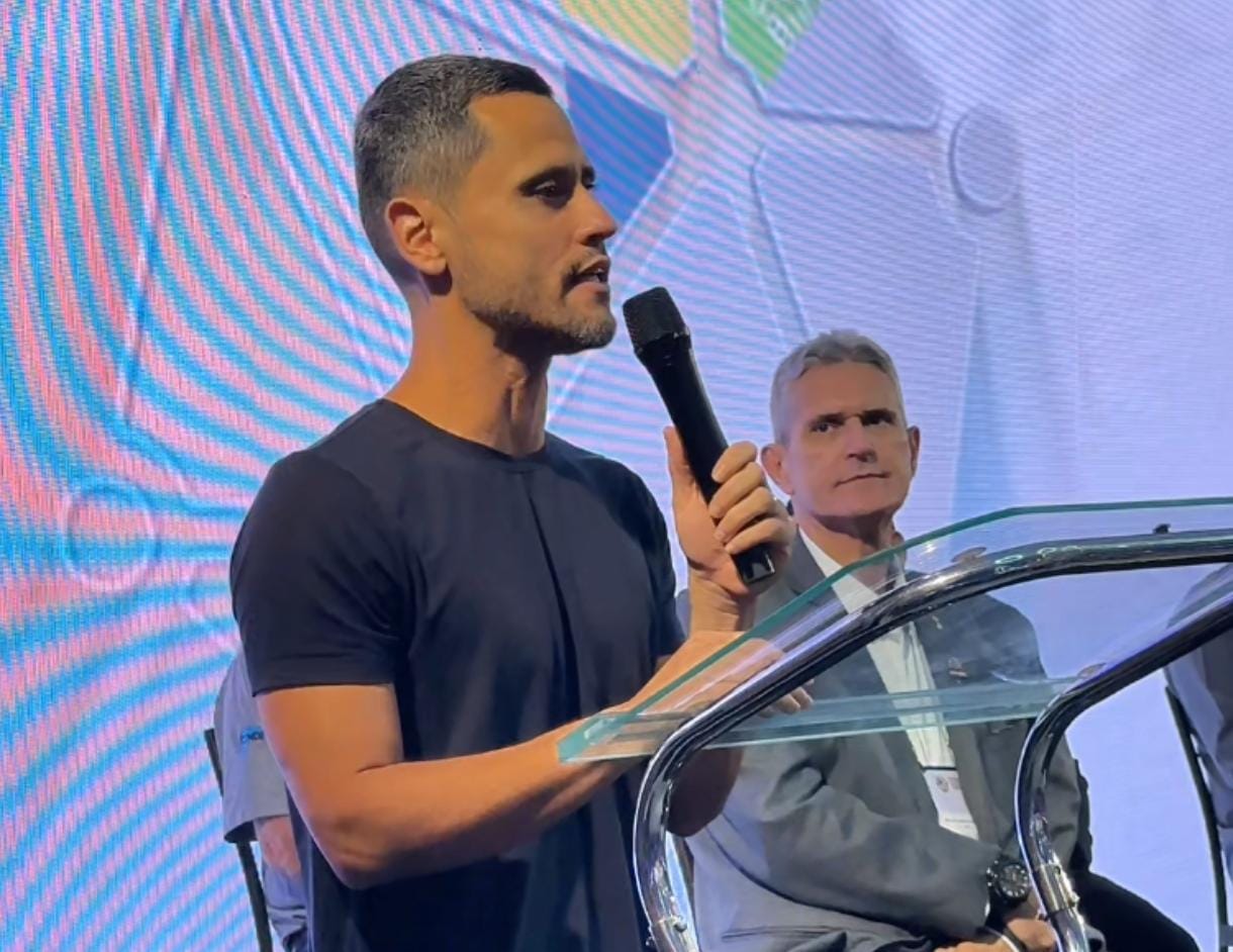 Editorial A força de uma crítica que vai além do tom e expõe prioridades reais